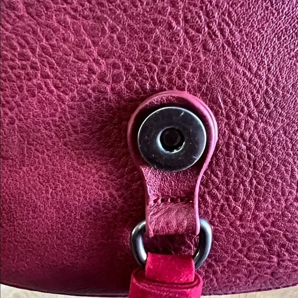 Wrangler | Red Rose Tooled Bag w/ Crossbody and Fringe Accents - Picture 5 of 12